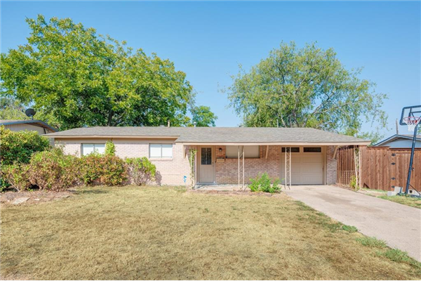 1902 Alan A Dale Road, Arlington