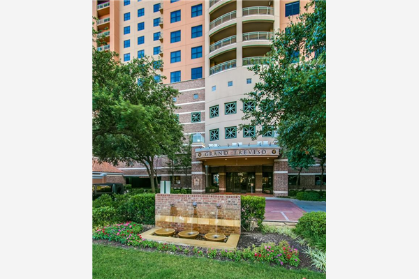 330 Las Colinas Boulevard E, Irving