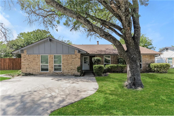 702 Redbud Drive, Forney