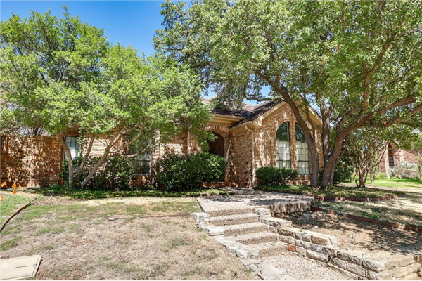 1813 Crockett Circle, Irving