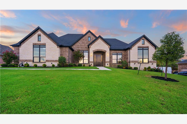 819 Bentwater Parkway, Grand Prairie