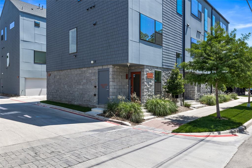 427 W 10th Street, #201