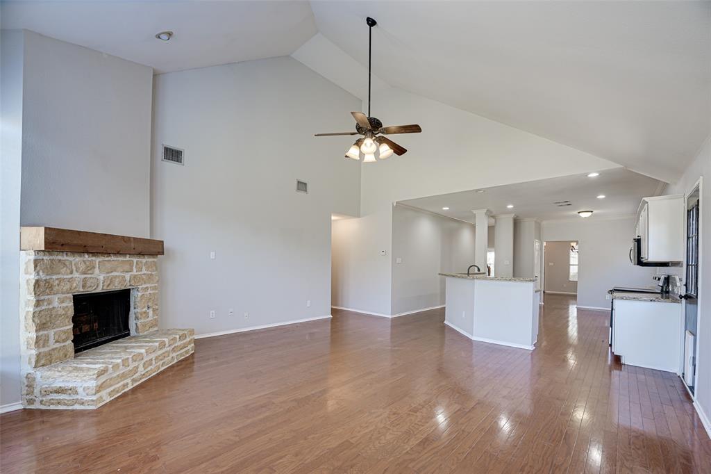 1920 Crestlake Drive