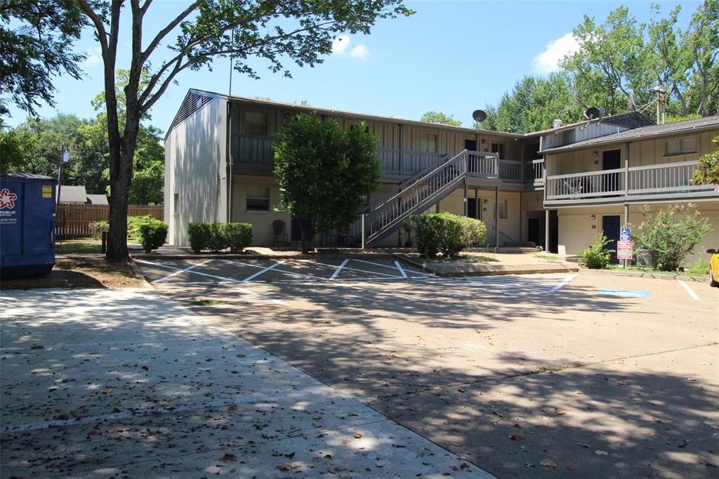 207 W College Street, #105