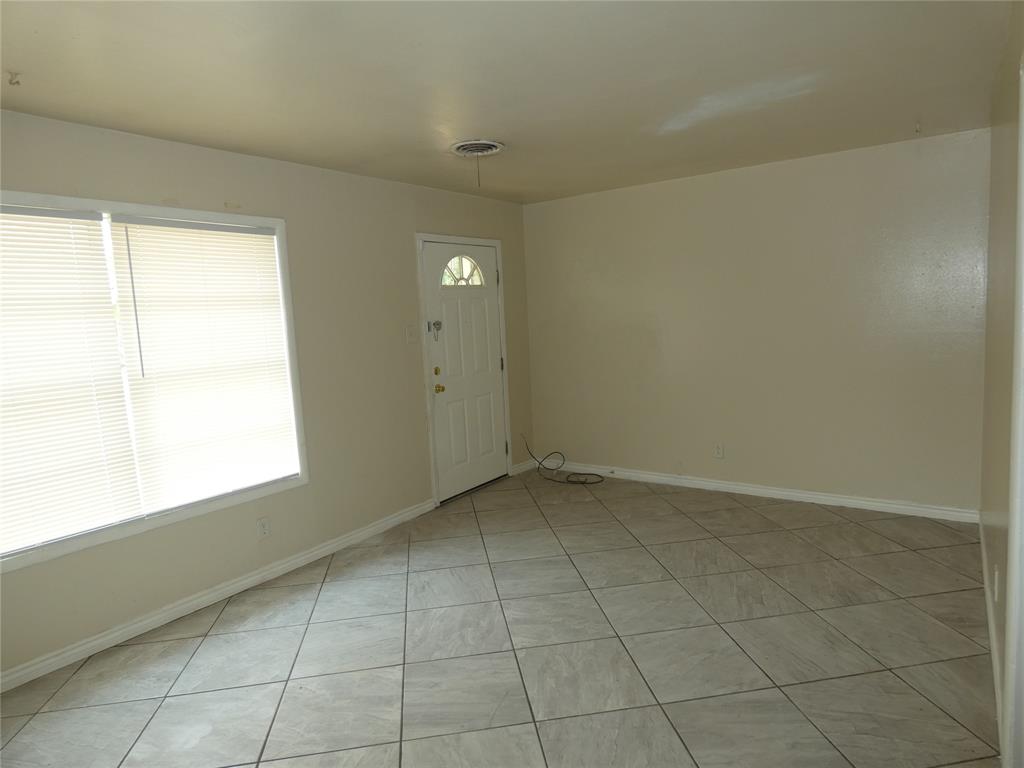 911 N San Jose Drive