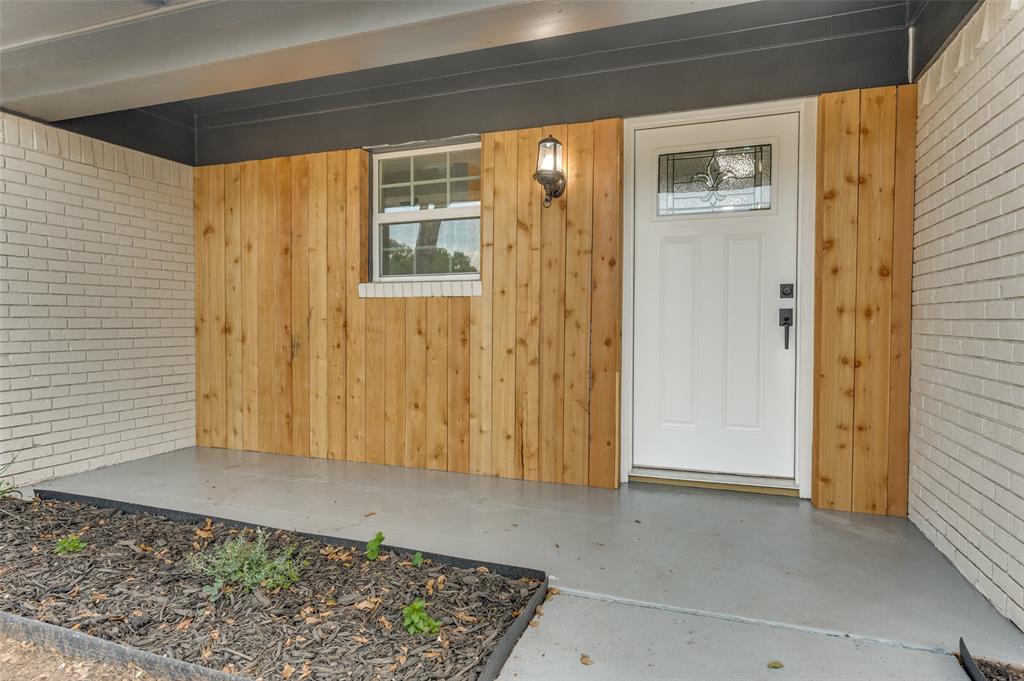 102 E Highland Drive