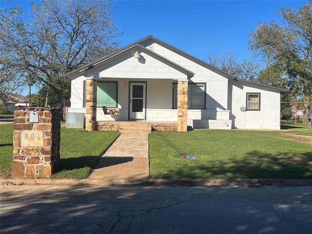 806 W Dyer Street