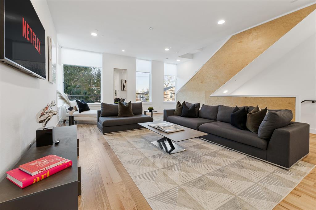 320 Mathey Court