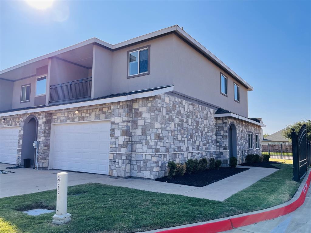 1229 Summerset Lane