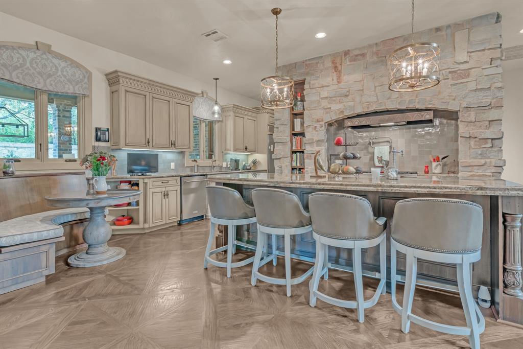 7600 Douglas Lane
