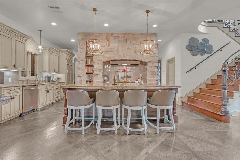 7600 Douglas Lane