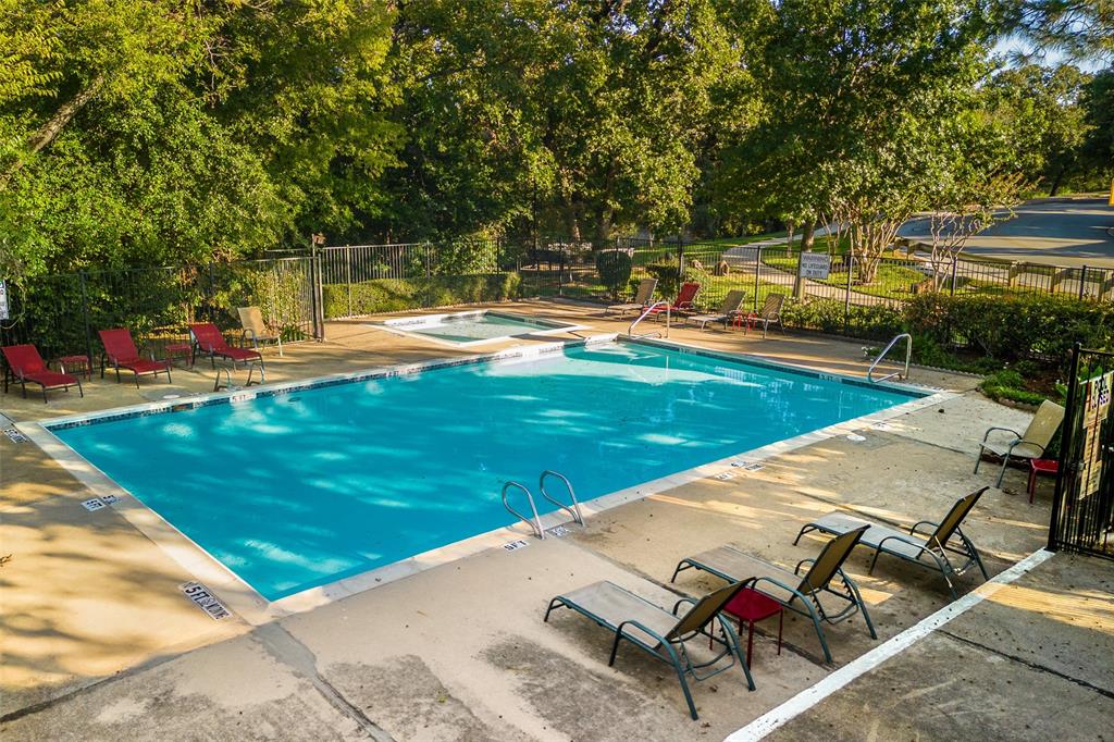1604 Hawthorne Drive