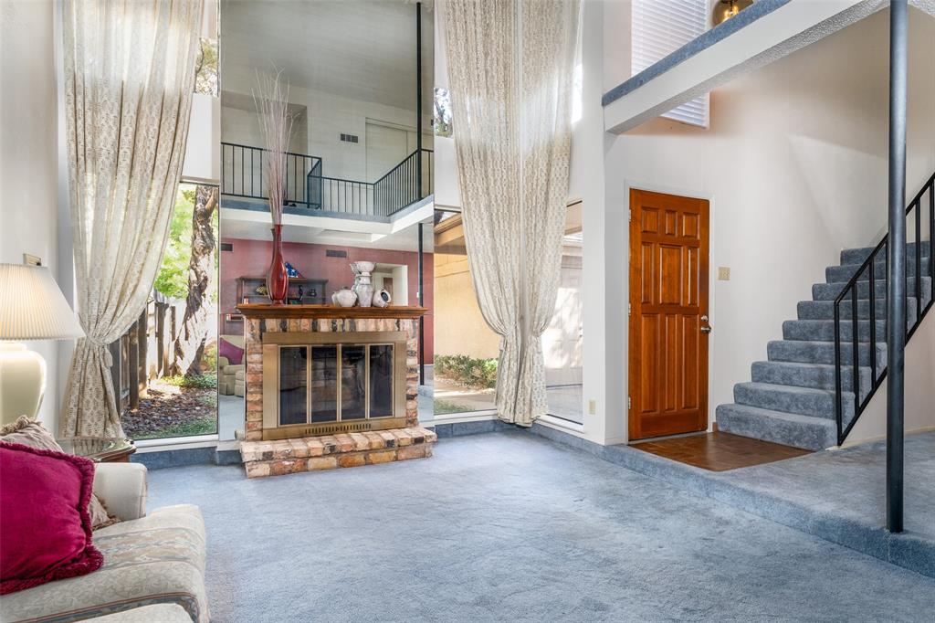 1604 Hawthorne Drive