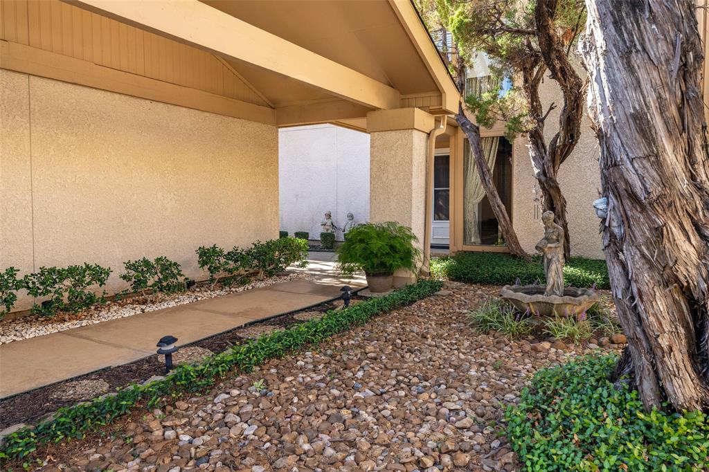 1604 Hawthorne Drive
