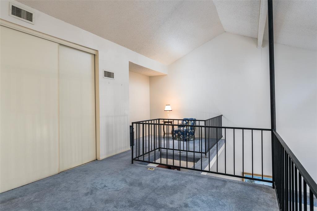 1604 Hawthorne Drive