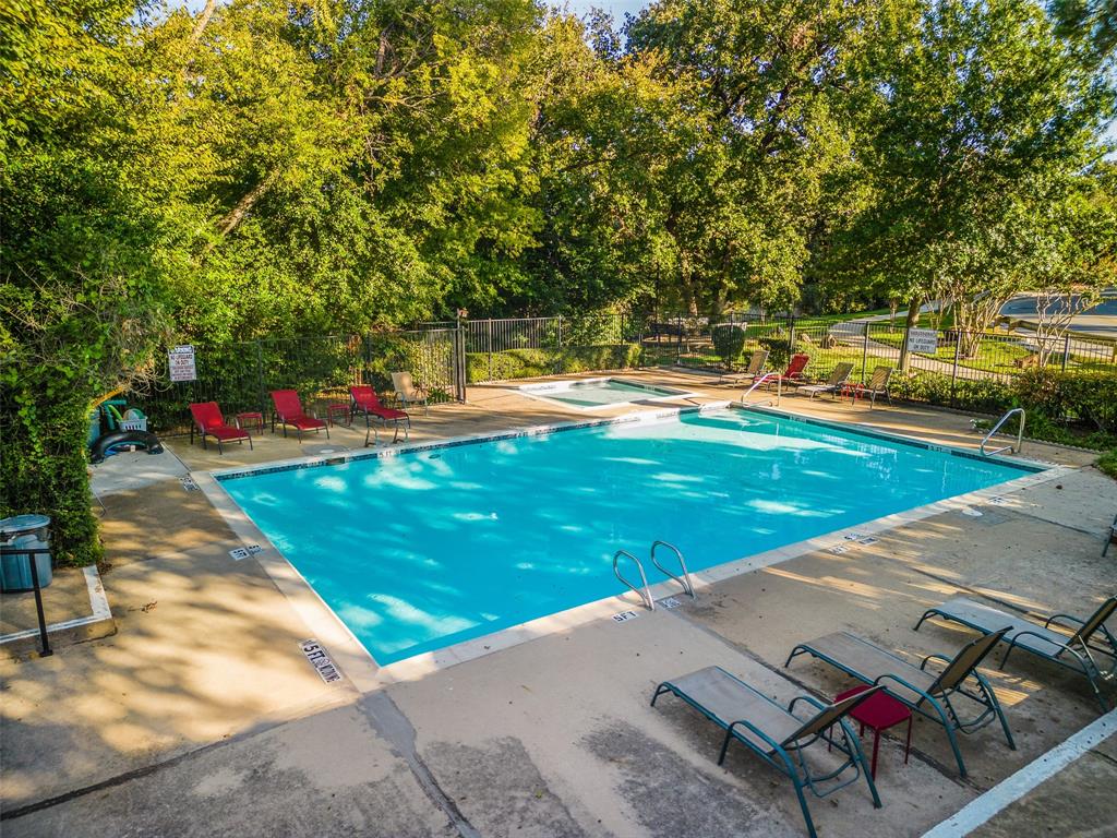 1604 Hawthorne Drive