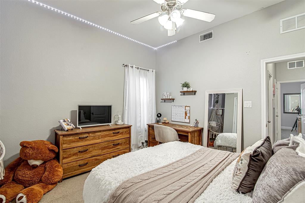 1143 Clairemont Lane