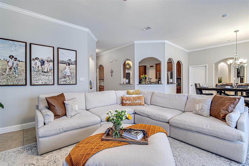 1143 Clairemont Lane