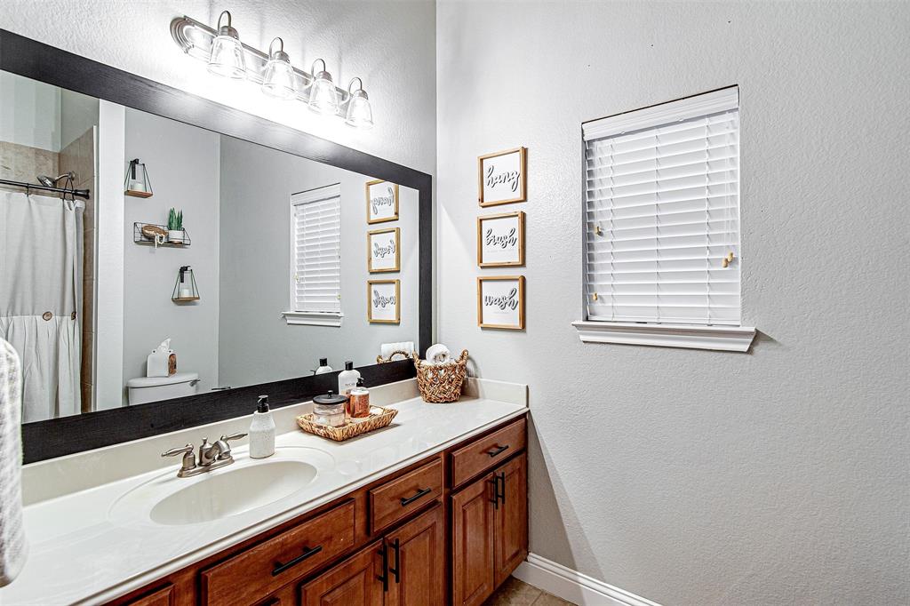 1143 Clairemont Lane