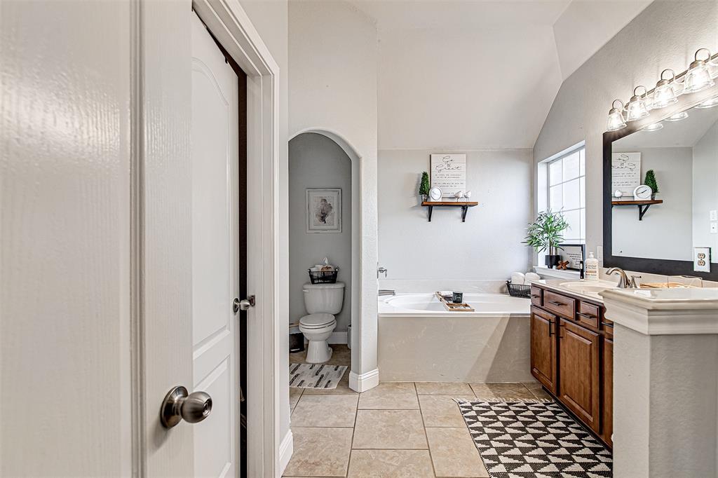 1143 Clairemont Lane