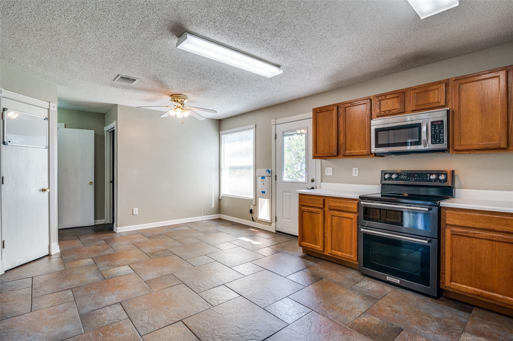 1411 Foxwood Lane