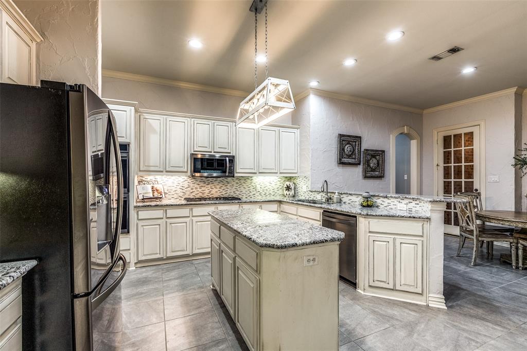 802 Parkwood Court