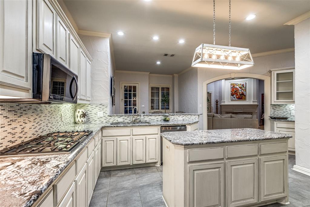 802 Parkwood Court