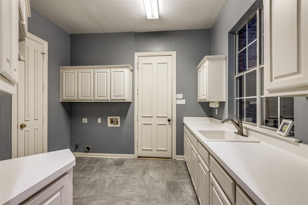 802 Parkwood Court