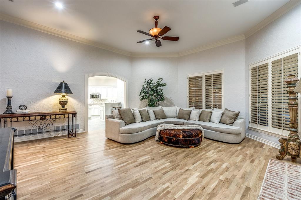 802 Parkwood Court