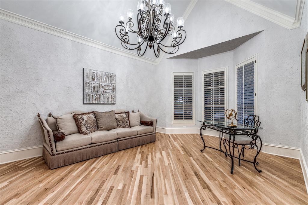 802 Parkwood Court