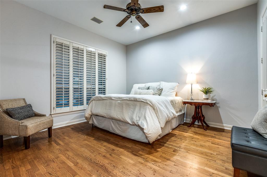 802 Parkwood Court
