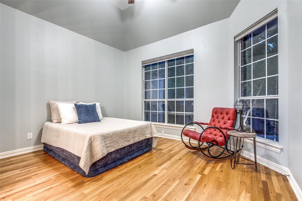 802 Parkwood Court