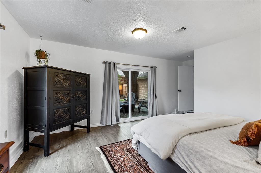 9011 Westglen Drive
