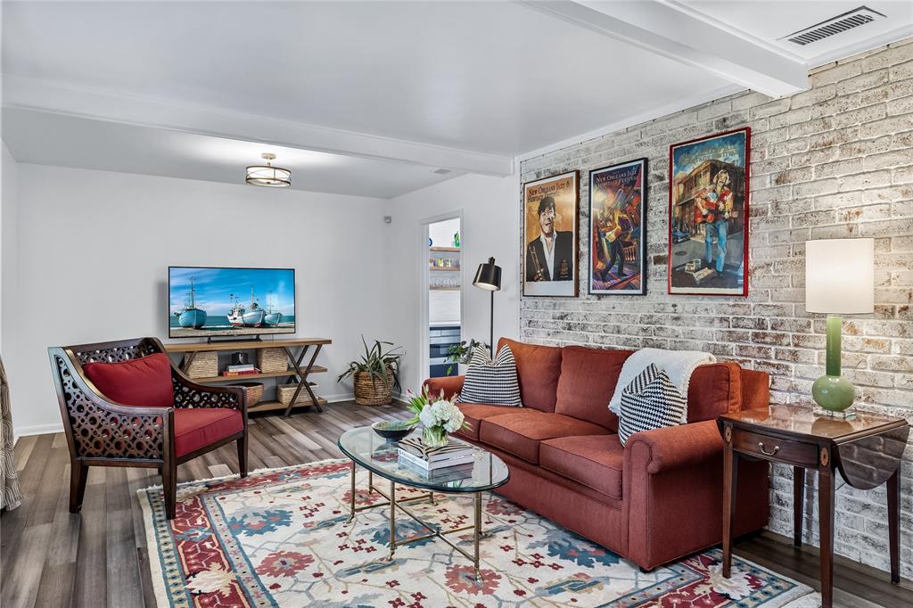 9011 Westglen Drive