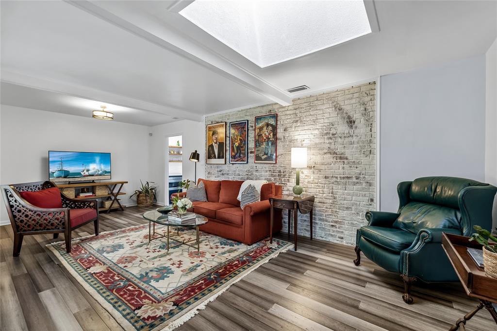 9011 Westglen Drive