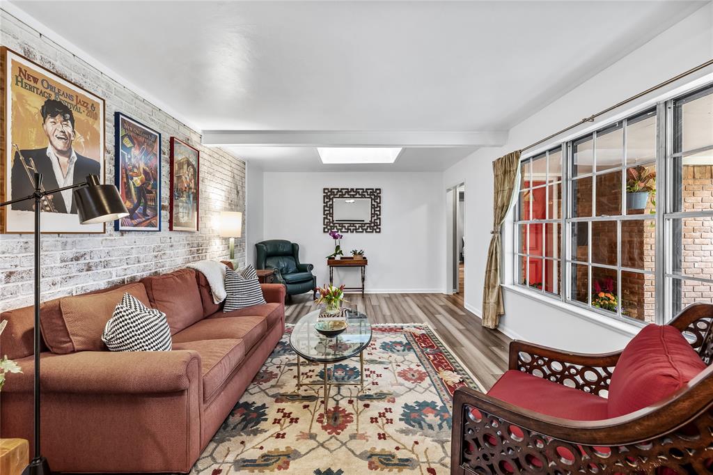 9011 Westglen Drive