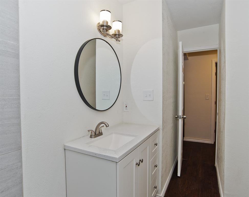 913 Cove Trail