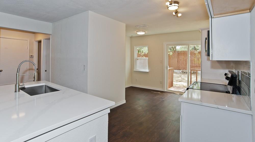 913 Cove Trail