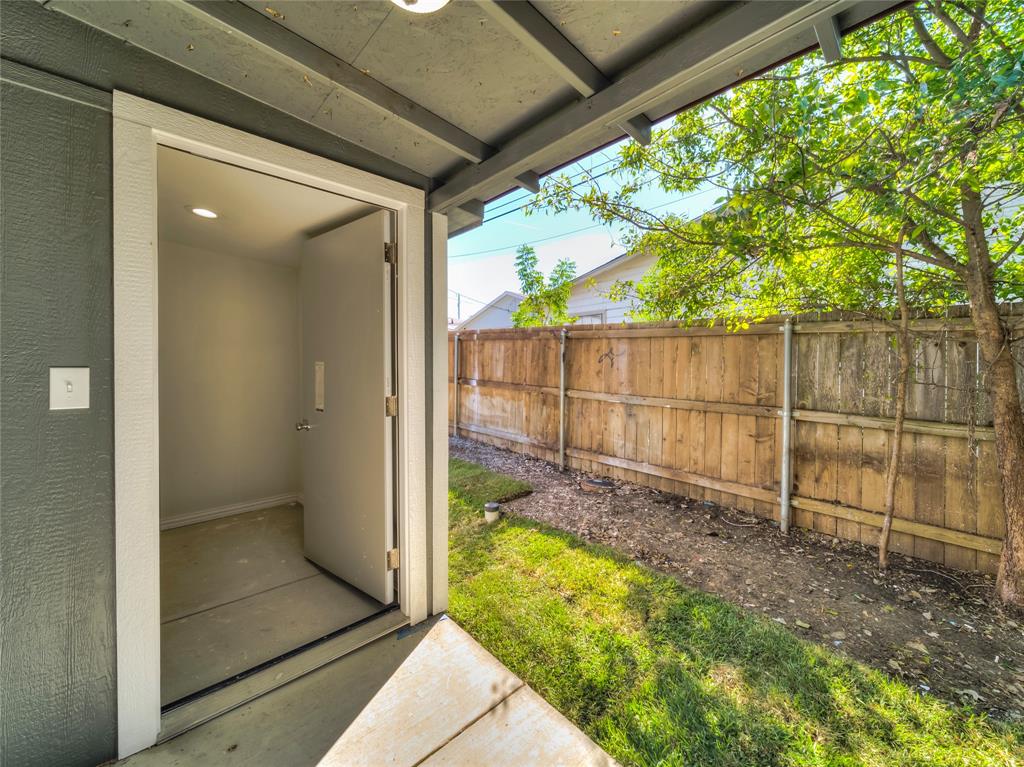 6717 Half Main Street