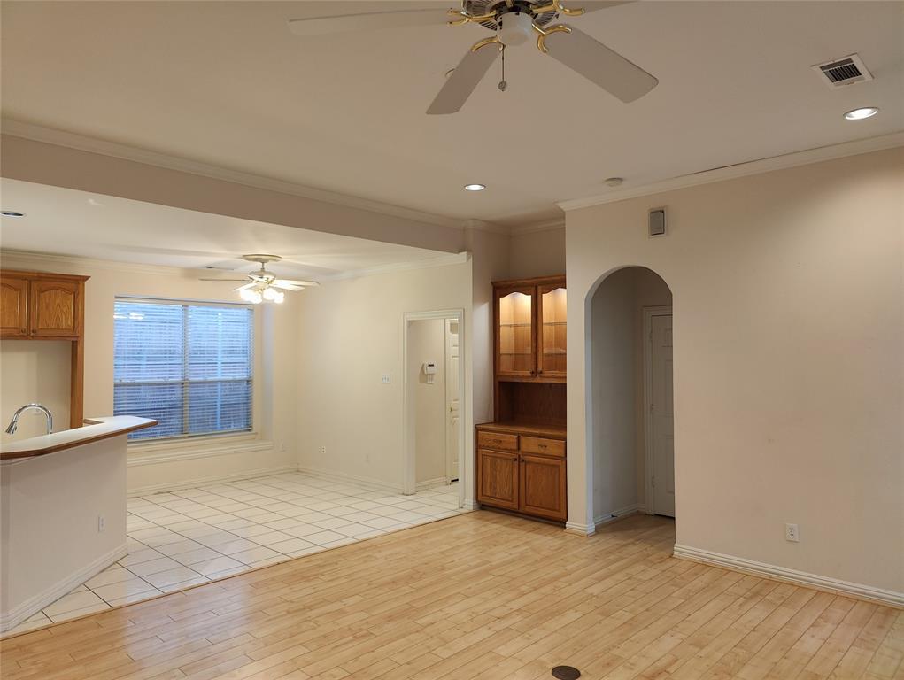 609 Sunningdale