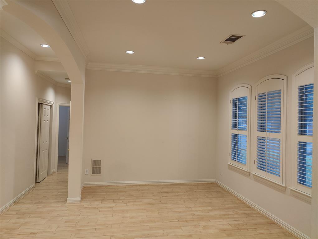 609 Sunningdale