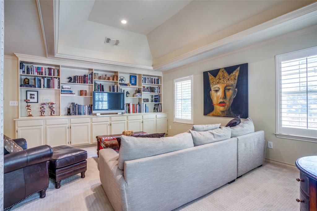 2801 Carriage Trail