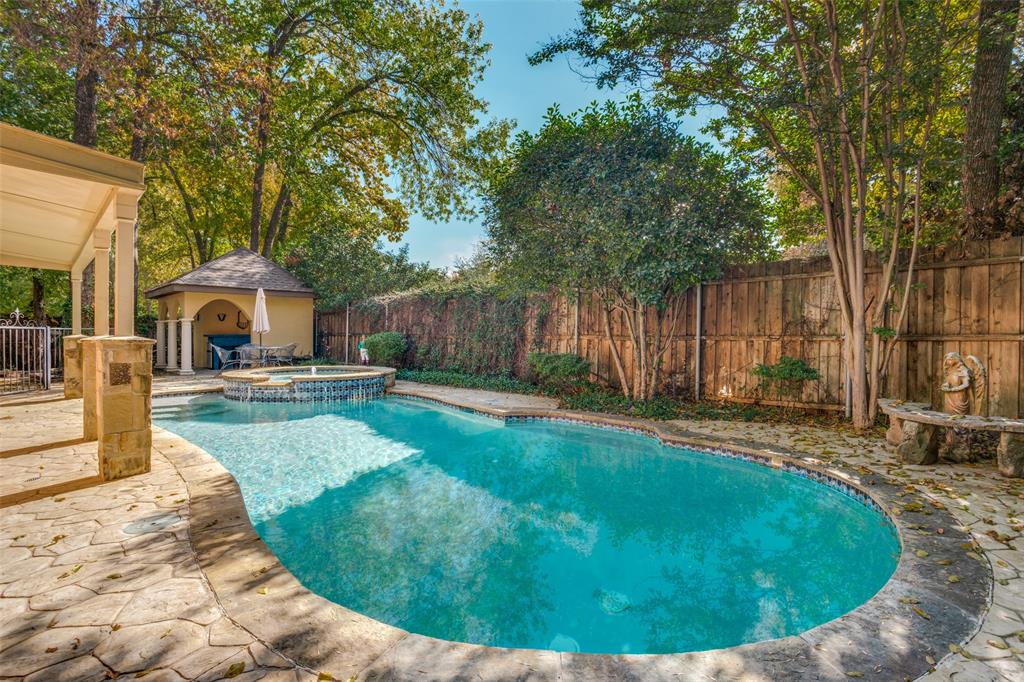 2801 Carriage Trail