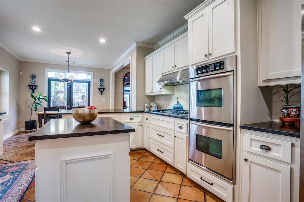 2801 Carriage Trail
