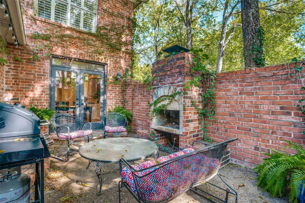 2801 Carriage Trail