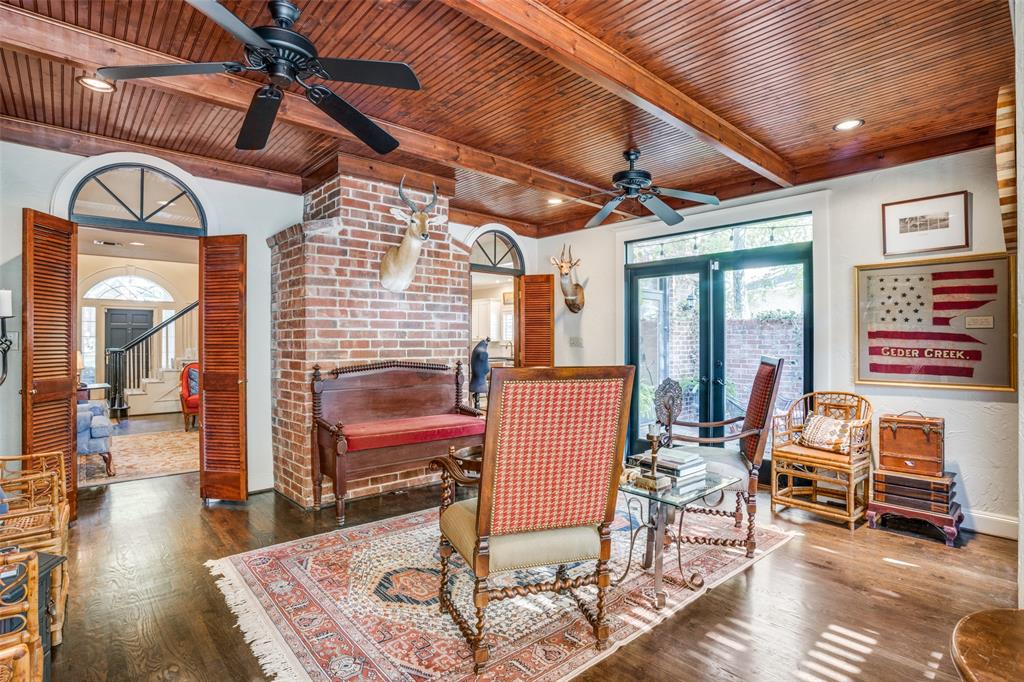 2801 Carriage Trail