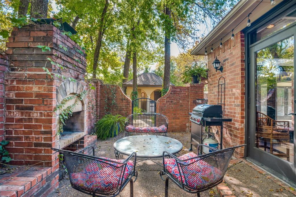 2801 Carriage Trail
