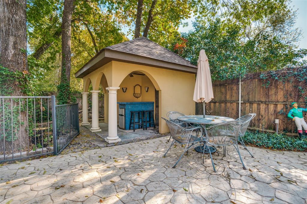 2801 Carriage Trail