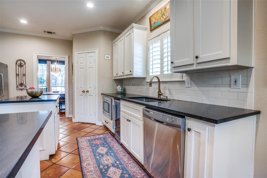2801 Carriage Trail