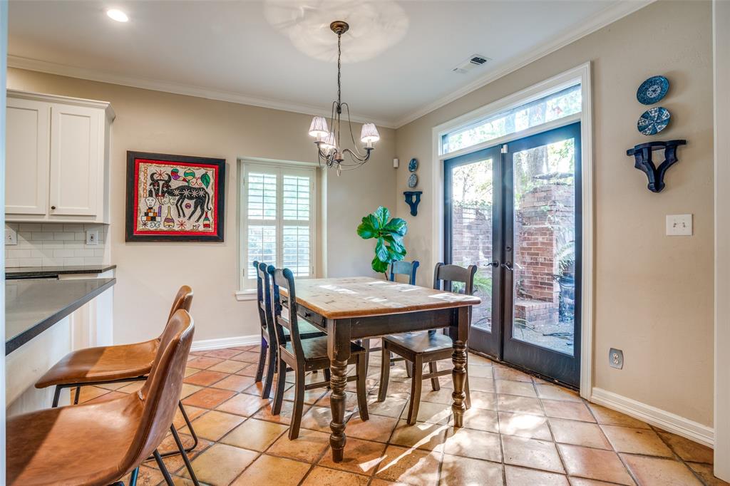 2801 Carriage Trail